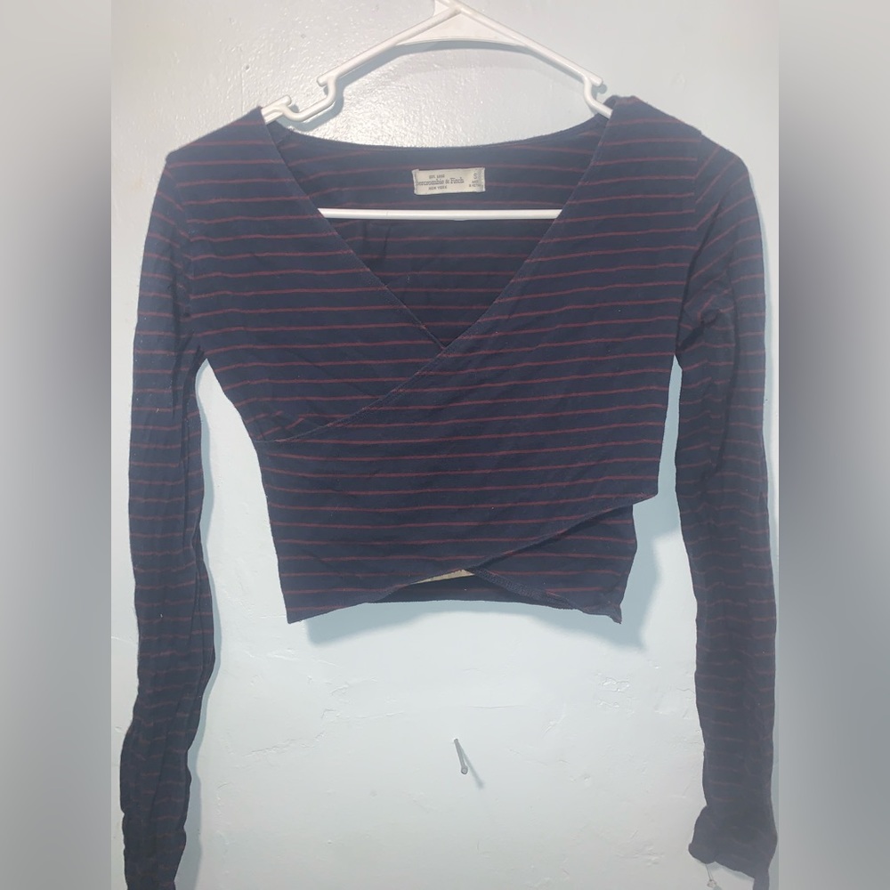 A beautiful Abercrombie and Fitch crop top sizes small